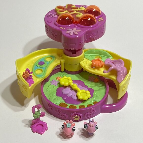 Littlest Pet Shop Teeniest Tiniest Butterfly Garden Mini Playset - Picture 1 of 11